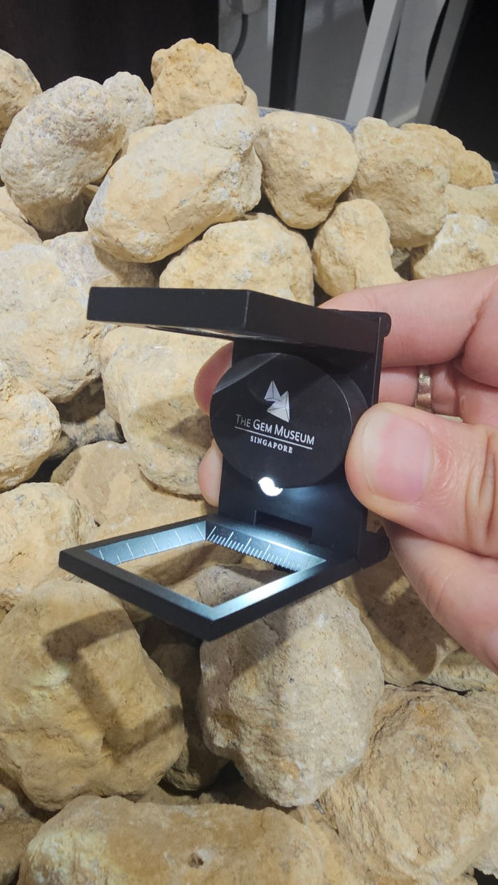 The Gem Museum 6× magnifier with its built-in light illuminating the scale